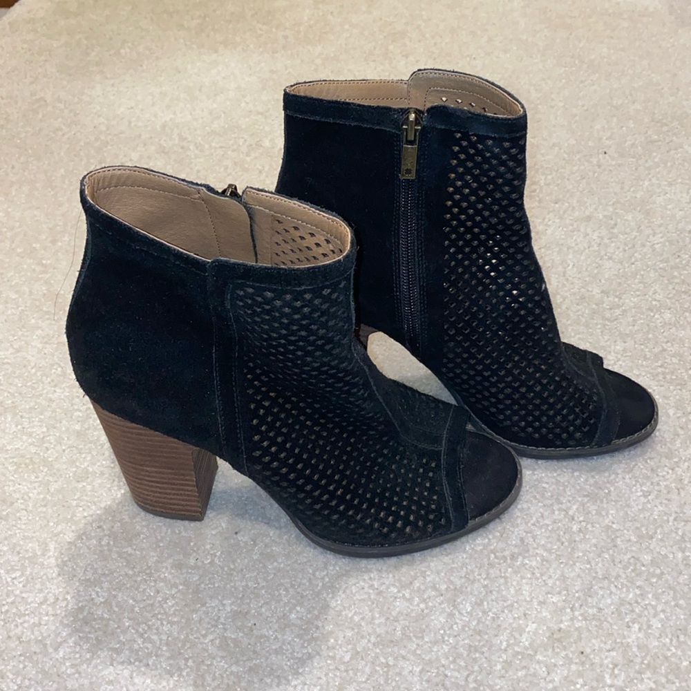 Lucky Brand heeled black suede ankle booties
